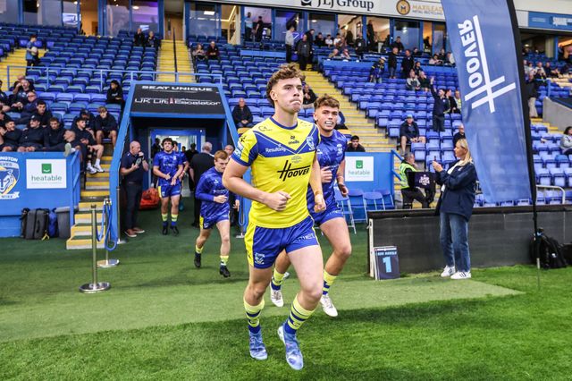 James Duffy of Warrington Wolves in the pre-game warm up during the Betfred Super League Round 24 match Warrington Wolves vs Salford Red Devils at Halliwell Jones Stadium, Warrington, United Kingdom, 29th August 2025

(Photo by Alfie Cosgrove/News Images)