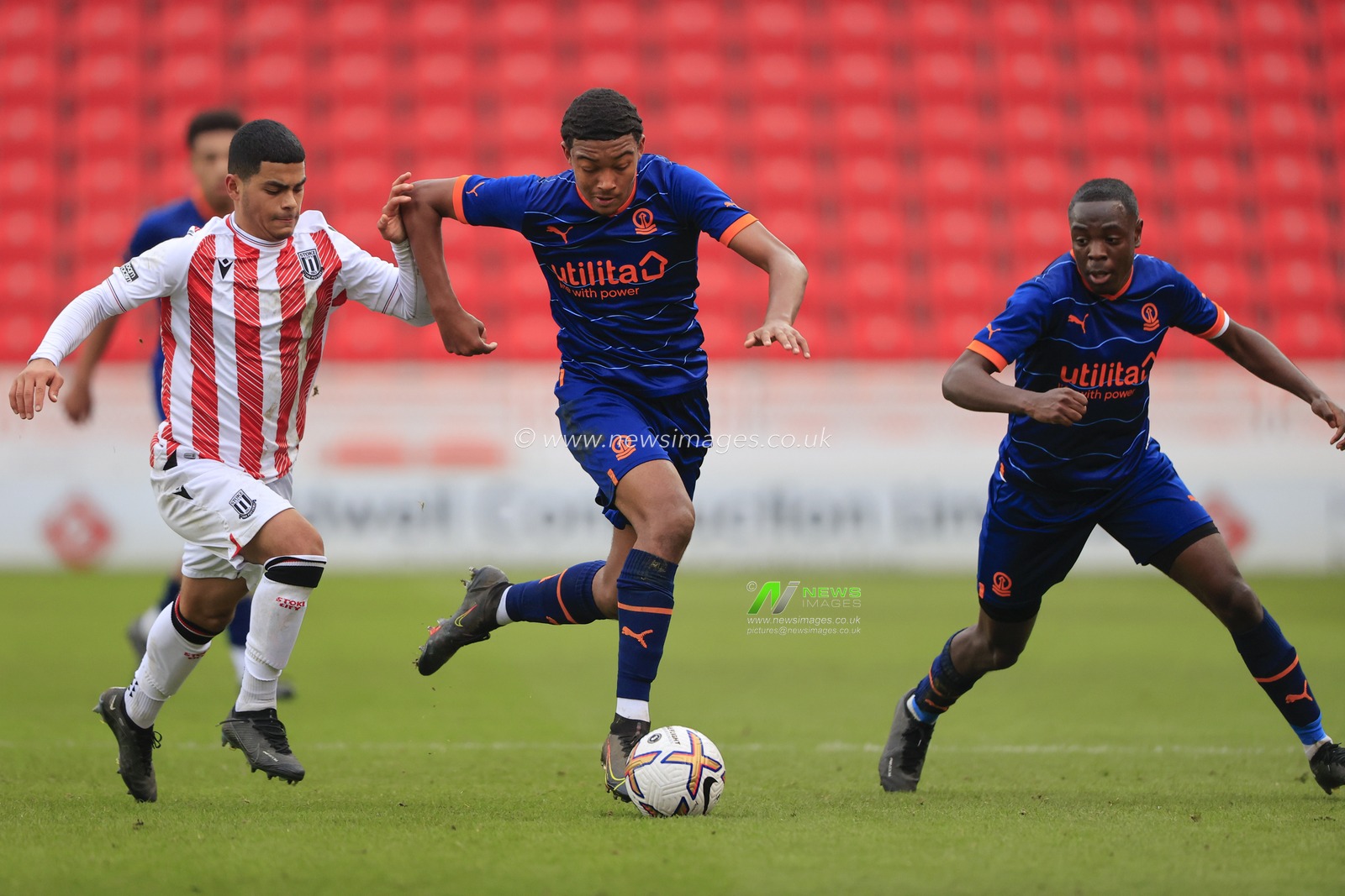 Jaden Jones of Blackpool runs with the ball during  the FA Youth Cup Third Round Proper match Stoke City U18 vs Blackpool U18 at Bet365 Stadium, Stoke-on-Trent, United Kingdom, 17th December 2022

(Photo by Conor Molloy/News Images)