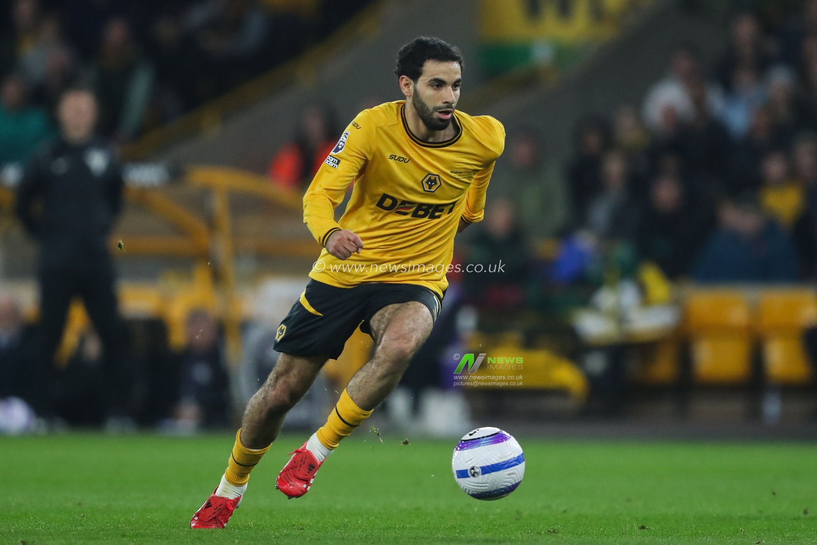 Rayan AÃ¯t-Nouri of Wolverhampton Wanderers breaks with the ball during the Premier League match Wolverhampton Wanderers vs Everton at Molineux, Wolverhampton, United Kingdom, 8th March 2025

(Photo by Gareth Evans/News Images)