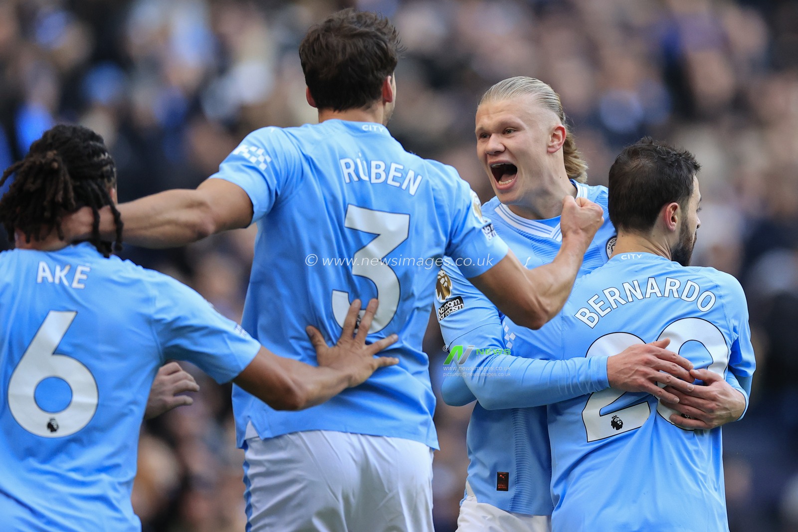 Erling Haaland #9 of Manchester City  celebrates scoring to make it 1-0 during the Premier League match Manchester City vs Liverpool at Etihad Stadium, Manchester, United Kingdom, 25th November 2023

(Photo by Conor Molloy/News Images)