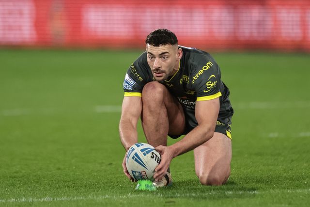 Jake Connor of Leeds Rhinos lines up the ball during the Betfred Super League round 8 match Huddersfield Giants vs Leeds Rhinos at Accu Stadium, Huddersfield, United Kingdom on 17 April 2026

(Photo by Mark Cosgrove/News Images)