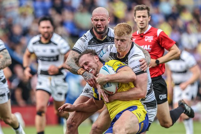 Ben Currie of Warrington Wolves is tackled during the Betfred Super League round 16 match Warrington Wolves vs Hull FC at Halliwell Jones Stadium, Warrington, United Kingdom, 28th June 2025

(Photo by Alfie Cosgrove/News Images)