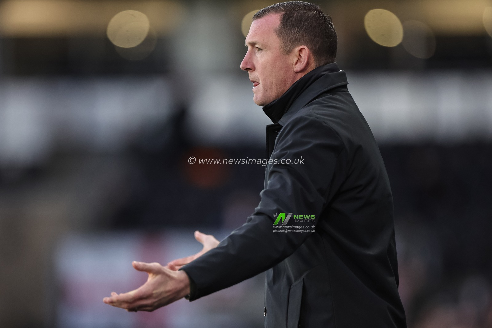 Neill Collins Head coach of Barnsley reacts during the Sky Bet League 1 match Derby County vs Barnsley at Pride Park Stadium, Derby, United Kingdom, 11th November 2023

(Photo by Mark Cosgrove/News Images)