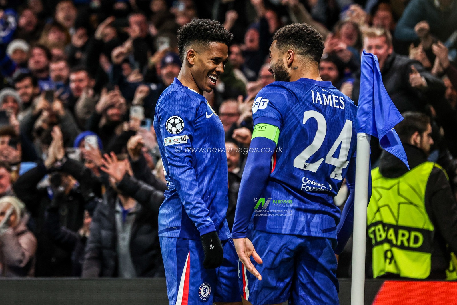 Estêvão of Chelsea celebrates his goal to make it 2-0 during the UEFA Champions League Matchday 5 of 8 Chelsea v Barcelona at Stamford Bridge, London, United Kingdom, 25th November 2025

(Photo by Alfie Cosgrove/News Images)

*** GER AUT SUI OUT ***