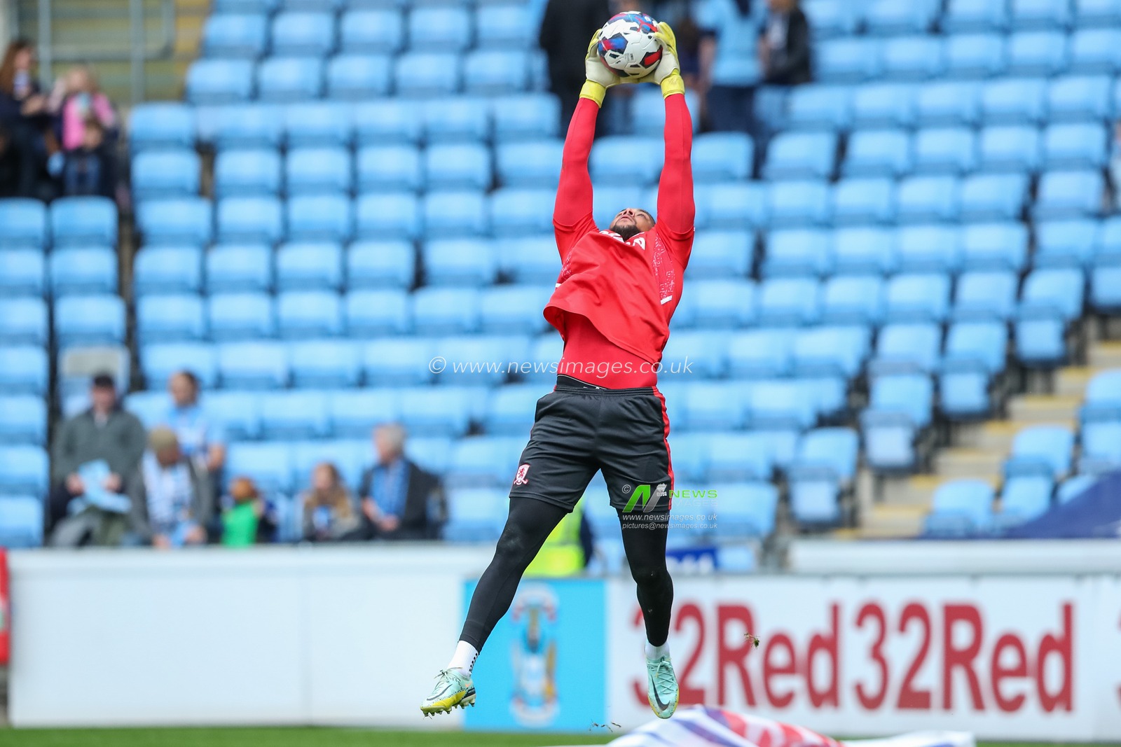 Zack Steffen #1 of Middlesbrough during the pre-game warm up ahead of the Sky Bet Championship match Coventry City vs Middlesbrough at Coventry Building Society Arena, Coventry, United Kingdom, 1st October 2022

(Photo by Gareth Evans/News Images)