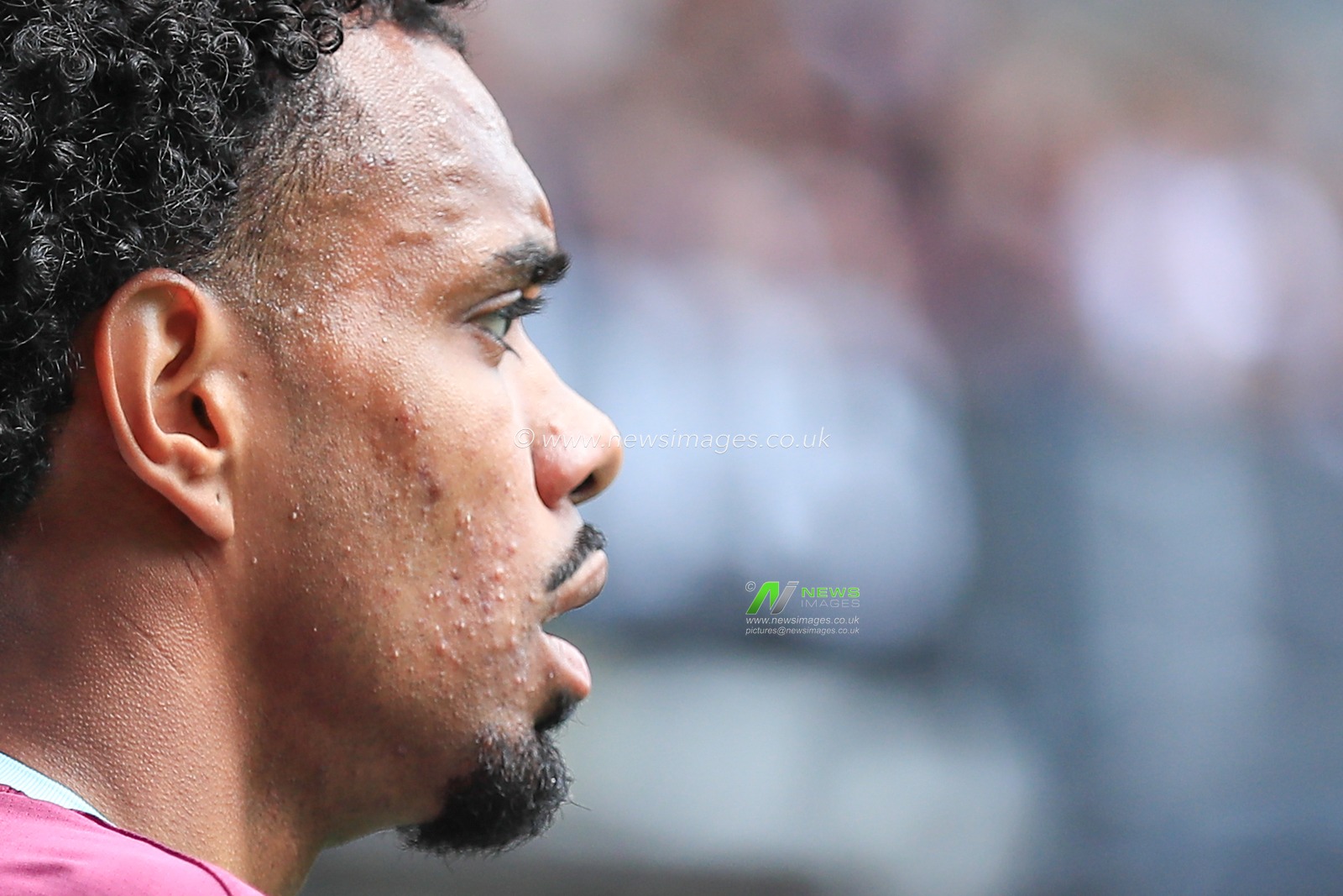 Lucas Pires of Burnley during the Sky Bet Championship match Burnley vs Millwall at Turf Moor, Burnley, United Kingdom, 3rd May 2025

(Photo by Jorge Horsted/News Images)