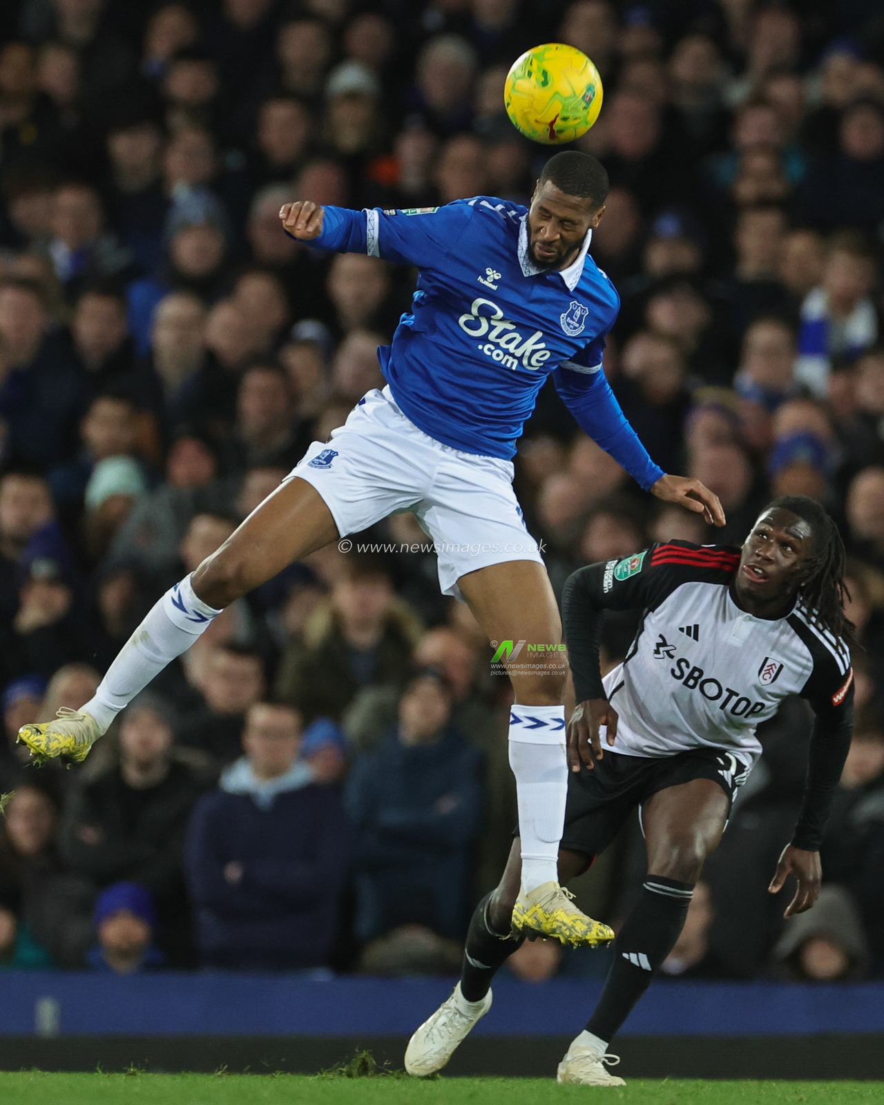 Beto of Everton heads the ball during the Carabao Cup Quarter Final match Everton vs Fulham at Goodison Park, Liverpool, United Kingdom, 19th December 2023

(Photo by Mark Cosgrove/News Images)