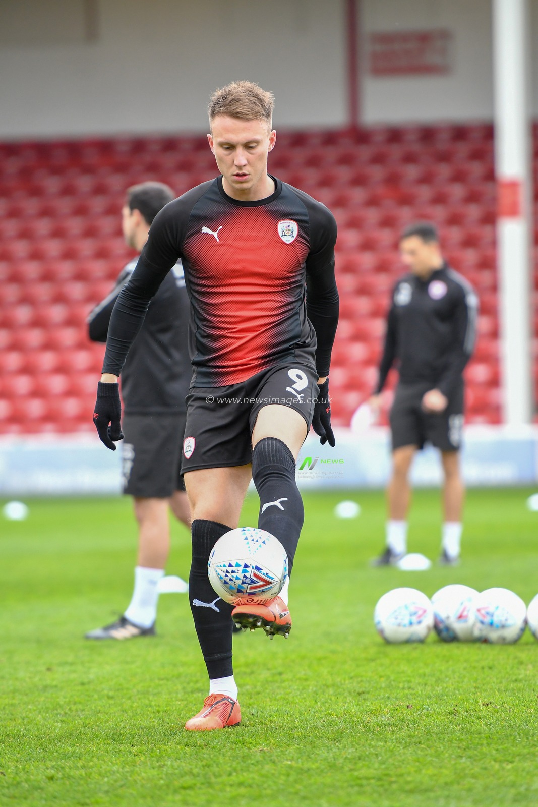 23rd March 2019, Bescot Stadium, Walsall, England; Sky Bet League One, Walsall vs Barnsley ; Cauley Woodrow (09) of Barnsley 


Credit: Gareth Dalley/News Images

English Football League images are subject to DataCo Licence