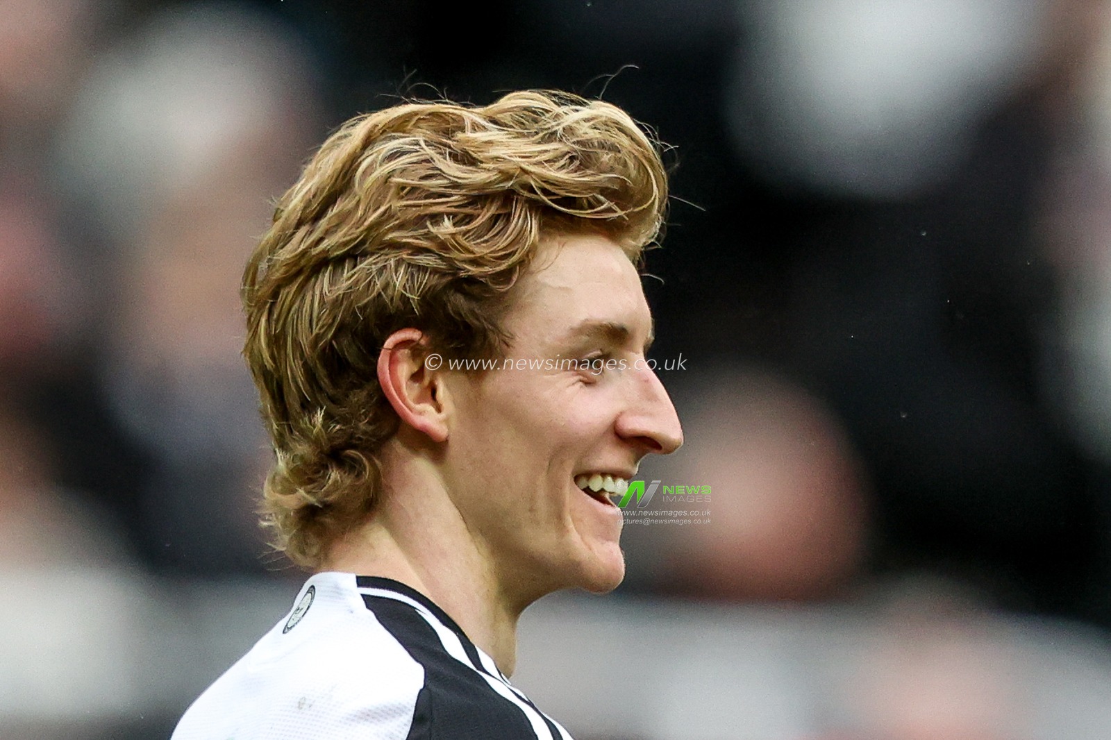 Anthony Gordon of Newcastle United reacts during the Premier League match Newcastle United vs Nottingham Forest at St. James's Park, Newcastle, United Kingdom, 23rd February 2025

(Photo by Alfie Cosgrove/News Images)