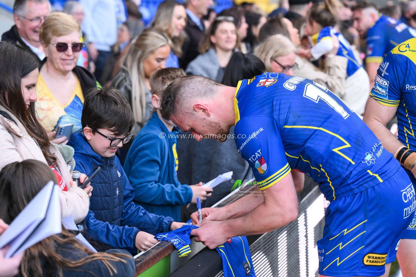 Ben Currie of Warrington Wolves signs an autograph for a young fans after the Betfred Super League match Warrington Wolves vs Catalans Dragons at Halliwell Jones Stadium, Warrington, United Kingdom, 30th March 2024

(Photo by Craig Thomas/News Images)