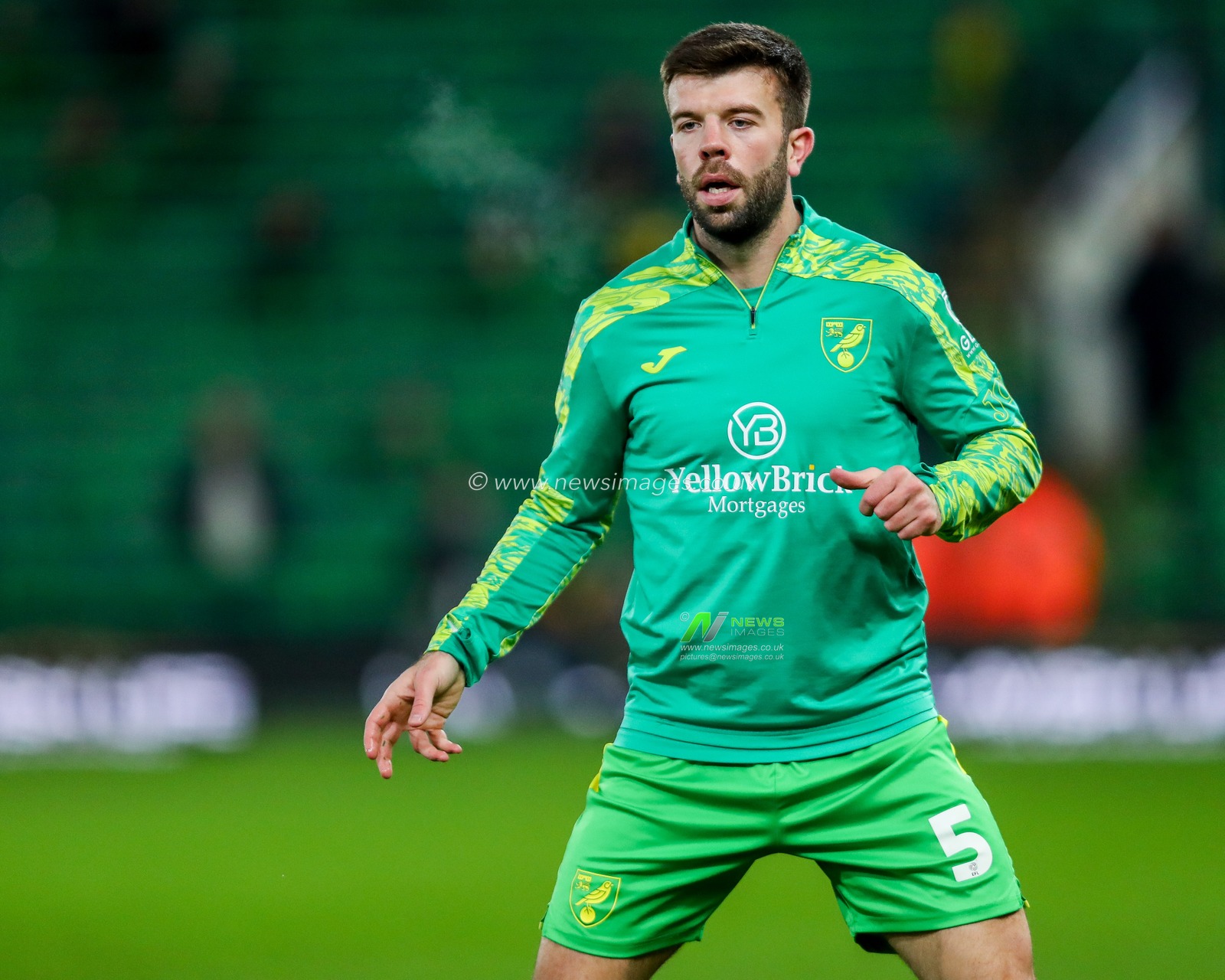 Grant Hanley of Norwich City warms up prior to the Sky Bet Championship match Norwich City vs Plymouth Argyle at Carrow Road, Norwich, United Kingdom, 26th November 2024

(Photo by Izzy Poles/News Images)