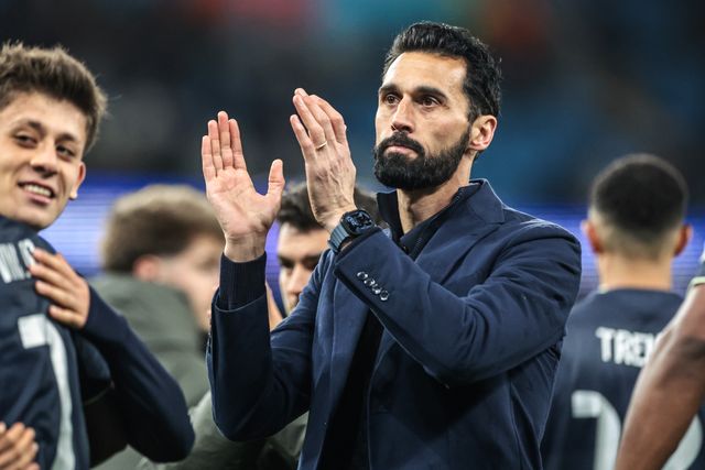 Alvaro Arbeloa manager of Real Madrid applauds the fans after the game during the UEFA Champions League last 16 second leg match Manchester City vs Real Madrid at The City of Manchester Stadium, Manchester, United Kingdom on 17 March 2026

(Photo by Mark Cosgrove/News Images)