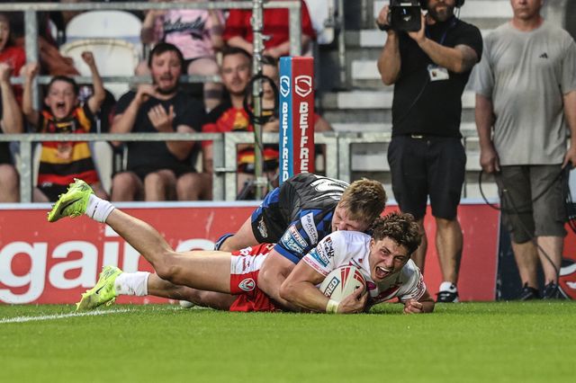 Owen Dagnall of St. Helens goes over for a try to make it 12-4 during the Betfred Super League round 15 match St Helens vs Leeds Rhinos at Totally Wicked Stadium, St Helens, United Kingdom, 20th June 2025

(Photo by Alfie Cosgrove/News Images)