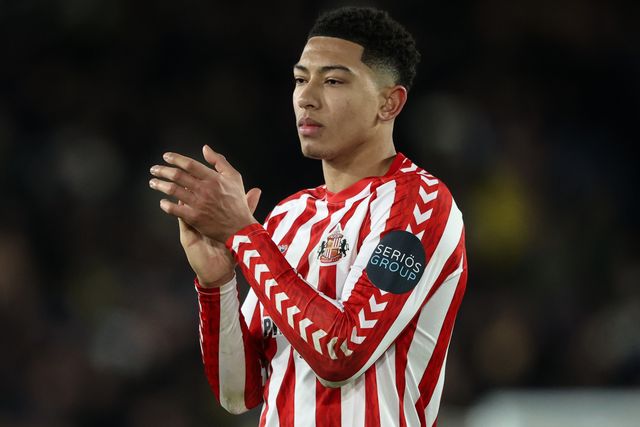 Jobe Bellingham of Sunderland applauds the fans after the final whistle during the Sky Bet Championship match Leeds United vs Sunderland at Elland Road, Leeds, United Kingdom, 17th February 2025

(Photo by Alfie Cosgrove/News Images)