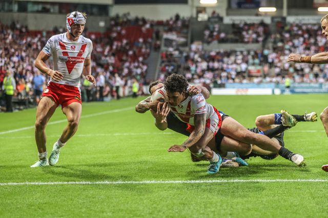 Tristan Sailor of St. Helens goes over for a try during the Betfred Super League round 15 match St Helens vs Leeds Rhinos at Totally Wicked Stadium, St Helens, United Kingdom, 20th June 2025

(Photo by Alfie Cosgrove/News Images)