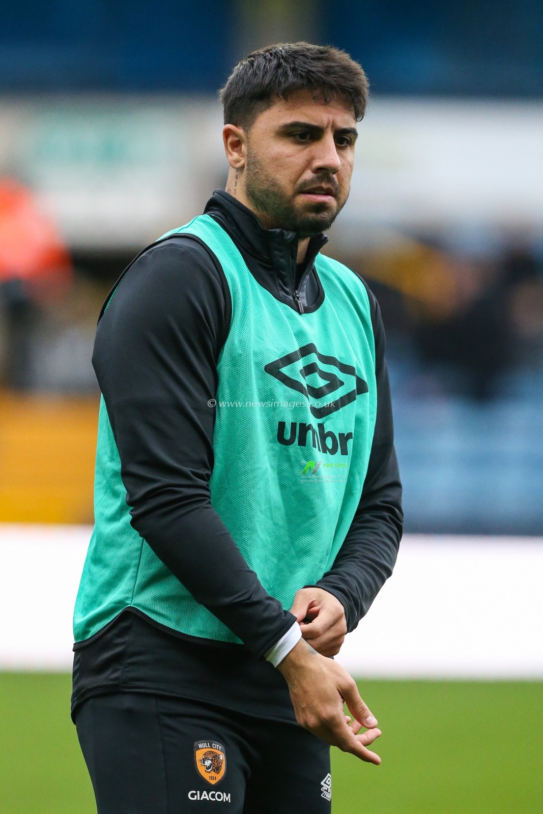 Ozan Tufan #7 of Hull City warms up during the Sky Bet Championship match Millwall vs Hull City at The Den, London, United Kingdom, 5th November 2022

(Photo by Arron Gent/News Images)