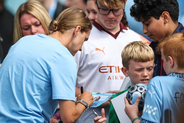 Manchester City introduce Vivianne Miedema to supporters