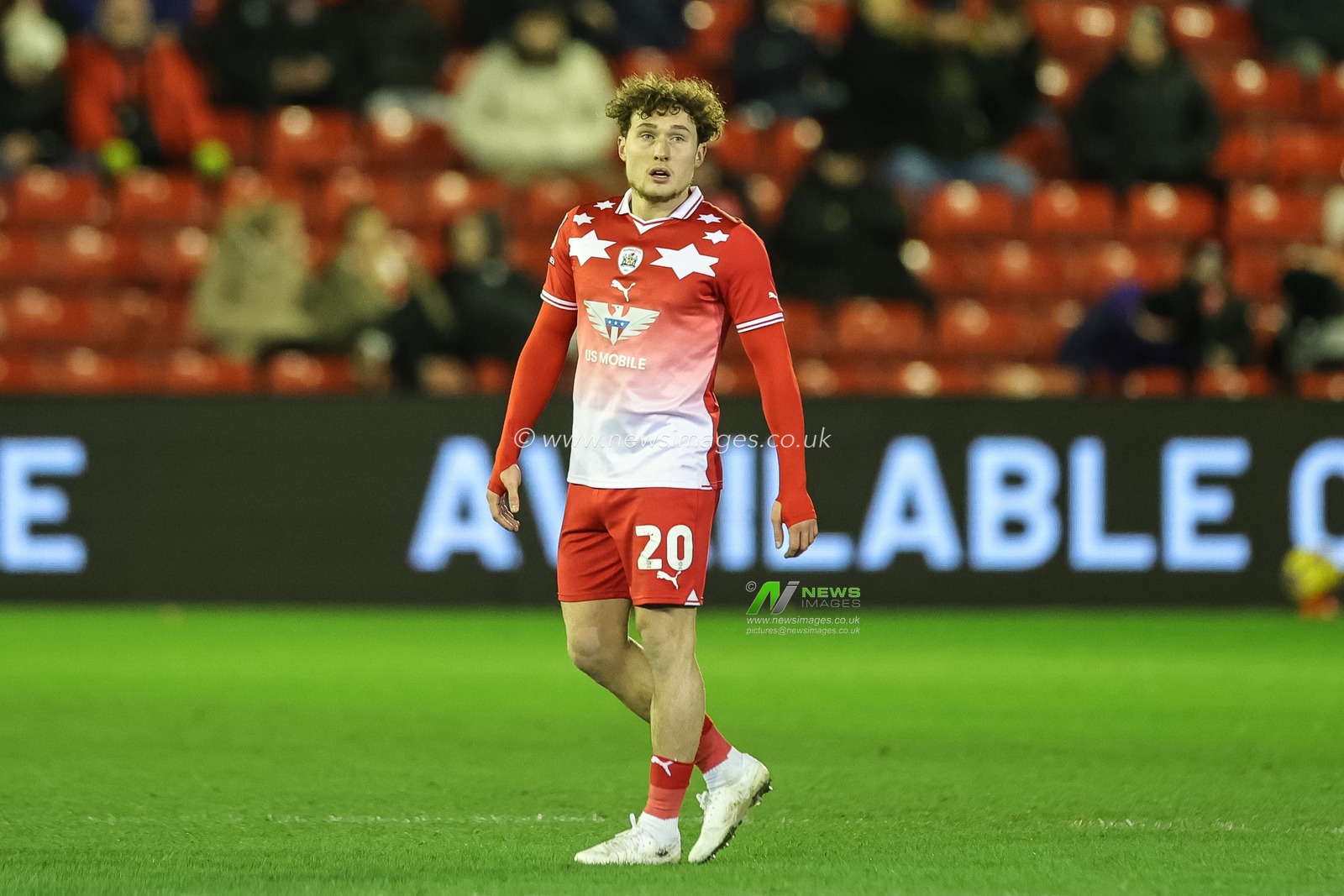 Callum Styles of Barnsley during the Sky Bet League 1 match Barnsley vs Carlisle United at Oakwell, Barnsley, United Kingdom, 16th January 2024

(Photo by Mark Cosgrove/News Images)