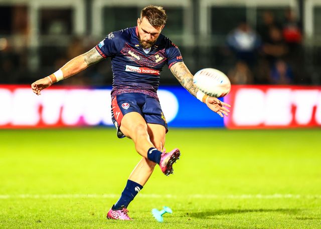Kyle Feldt of St. Helens converts for a goal during the Betfred Super League round 21 match Wakefield Trinity vs St Helens at DIY Kitchens Stadium, Wakefield, United Kingdom, 8th August 2025

(Photo by Richard Bierton/News Images)