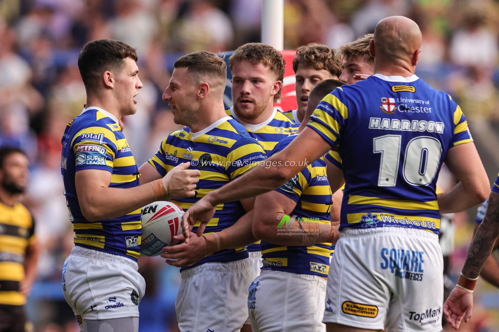 Josh Thewlis of Warrington Wolves celebrates his try during the Betfred Super League round 23 match Warrington Wolves vs York Knights at The Halliwell Jones Stadium, Warrington, United Kingdom on 13 August 2026

(Photo by Mark Cosgrove/News Images)