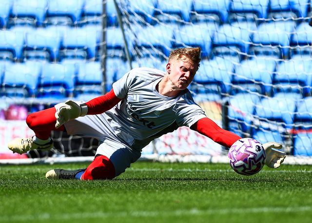 Aaron Bott Nottingham Forest goalkeeper in the pregame warmup session during the Pre-season friendly match Chesterfield vs Nottingham Forest at SMH Group Stadiumact Stadium, Chesterfield, United Kingdom, 12th July 2025

(Photo by Richard Bierton/News Images)
