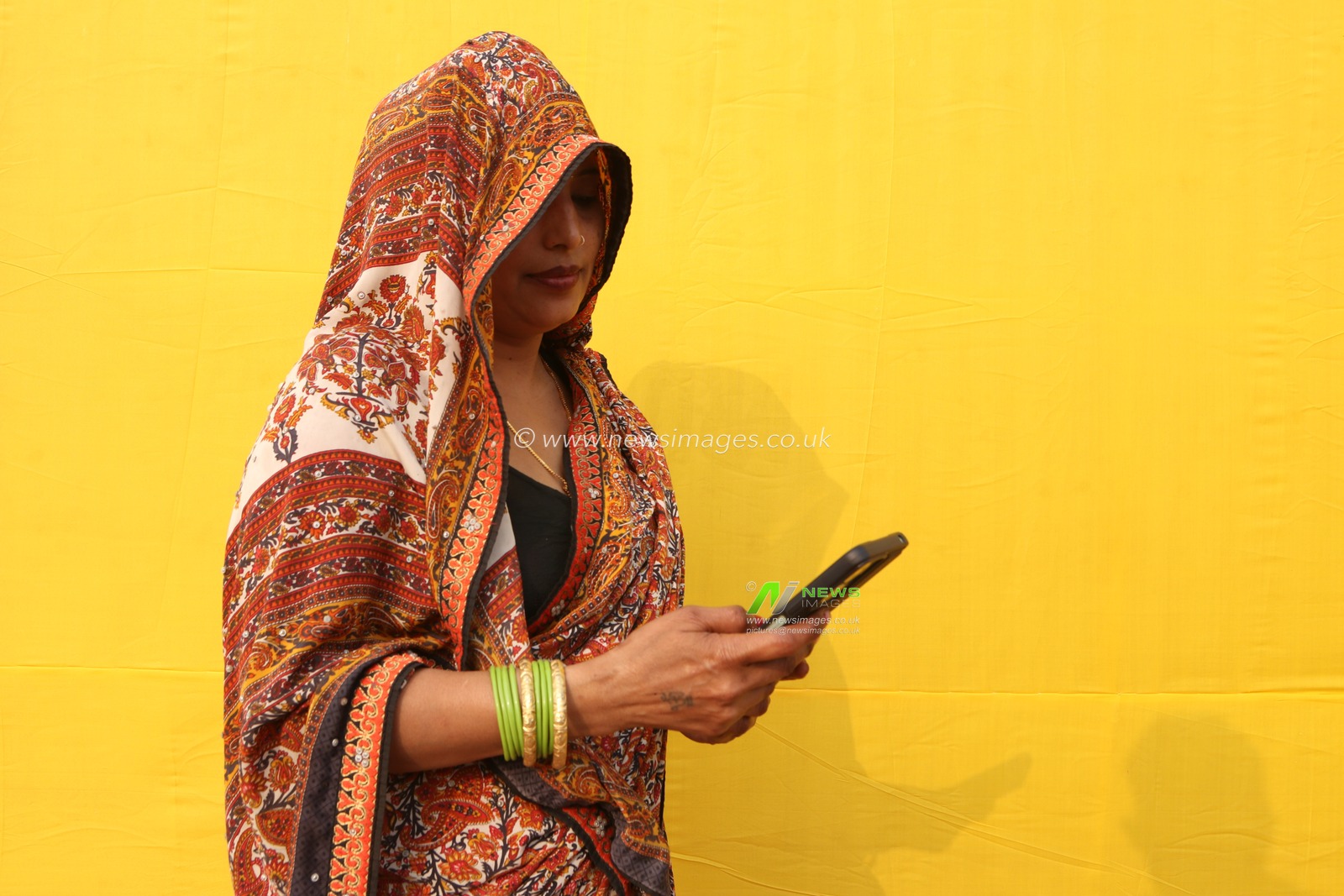 Pilgrims waching her smartphone at a transit camp of the Gangasagar fair in Kolkata, India, on January 9, 2025. The Gangasagar Mela is an annual Hindu festival held at Gangasagar, West Bengal, where the Ganges River meets the Bay of Bengal. The fair takes place at Kapilmuni's ashram on Gangasagar every year on Makar Sankranti.Pictures by Debajyoti Chakraborty.(Photo: Debajyoti Chakraborty/News Images)