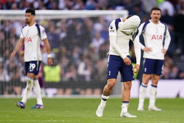 Xavi Simons of Tottenham Hotspur shirt over head as Brighton score late during the Premier League match Tottenham Hotspur vs Brighton & Hove Albion at Tottenham Hotspur Stadium, London, United Kingdom on 18 April 2026

(Photo by Harvey Murphy/News Images)