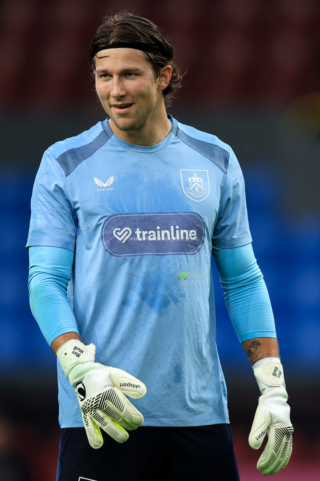 Burnley goalkeeper Max Weiß warms up ahead of the Sky Bet Championship match Burnley vs Middlesbrough at Turf Moor, Burnley, United Kingdom on 02 September 2026

(Photo by Jorge Horsted/News Images)