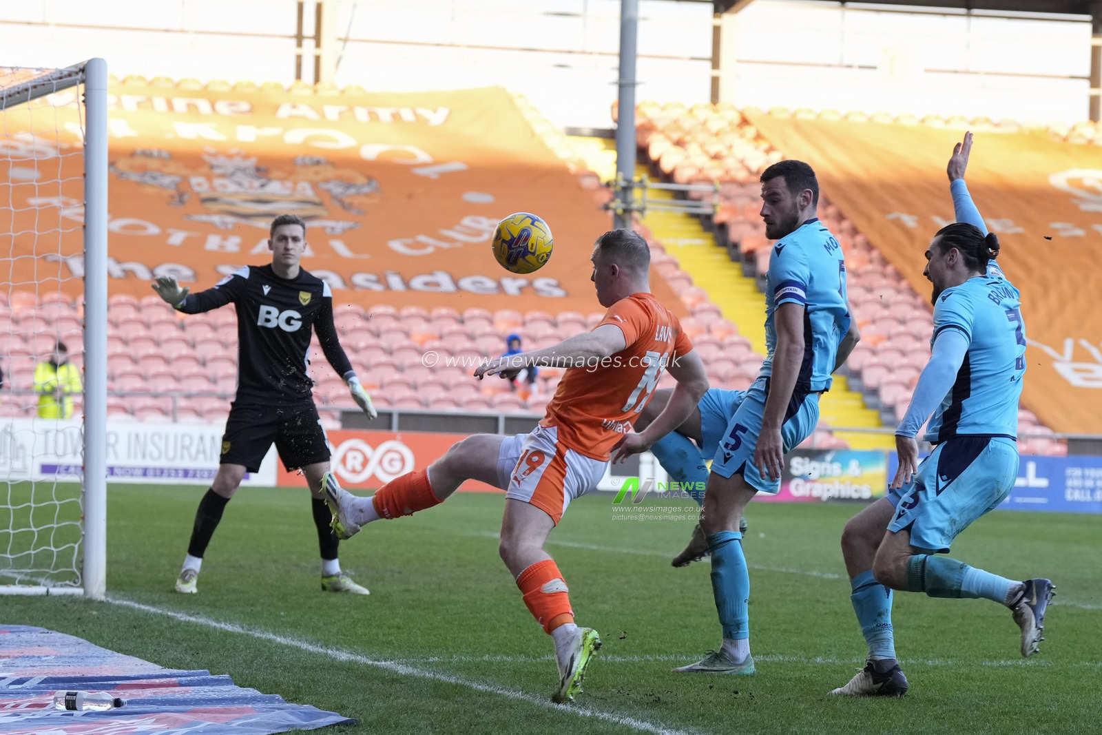 Shayne Lavery of Blackpool crosses the ball during the Sky Bet League 1 match Blackpool vs Oxford United at Bloomfield Road, Blackpool, United Kingdom, 10th February 2024

(Photo by Steve Flynn/News Images)