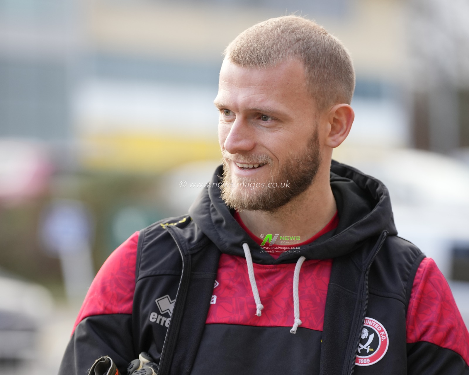 Adam Davies #1 of Sheffield United arrives at the stadium before the Sky Bet Championship match Sheffield United vs Stoke City at Bramall Lane, Sheffield, United Kingdom, 14th January 2023

(Photo by Steve Flynn/News Images)