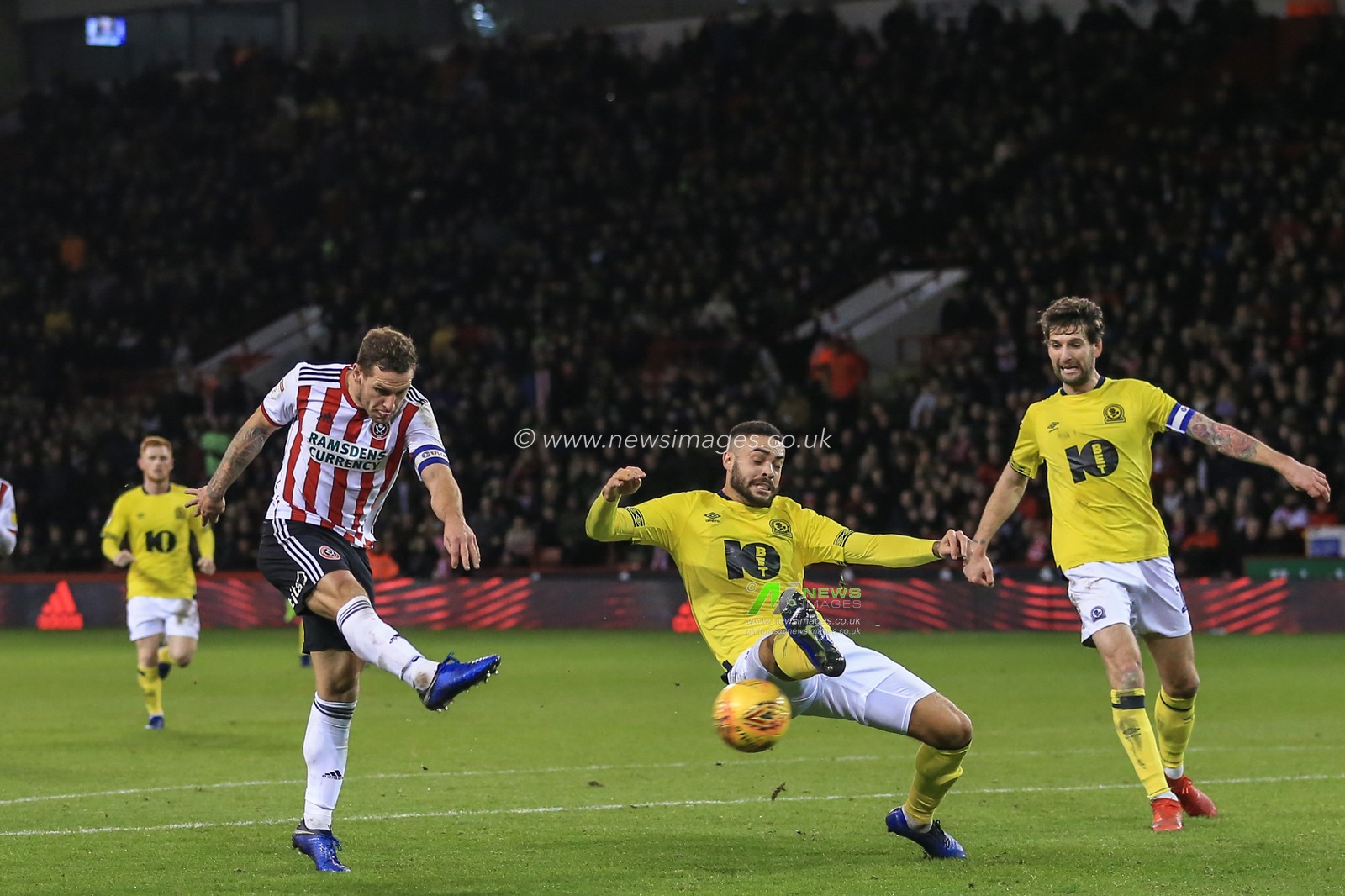 29th December 2018, Bramall Lane, Sheffield, England; Sky Bet Championship, Sheffield United vs Blackburn ;  Billy Sharp (10) of Sheffield United scores to make it 2-0


Credit: Mark Cosgrove/News Images

English Football League images are subject to DataCo Licence