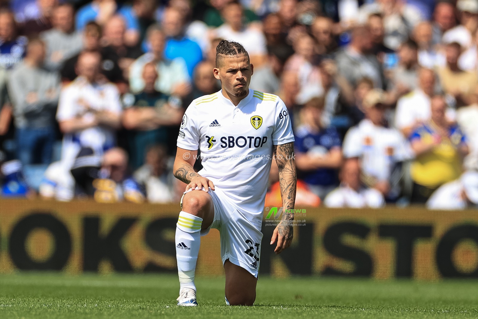 Kalvin Phillips #23 of Leeds United takes the knee