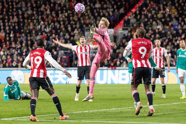 CaoimhÃ­n Kelleher of Brentford fails to make a save during the Premier League match Brentford vs Liverpool at The Gtech Community Stadium, London, United Kingdom, 25th October 2025

(Photo by Ian Stephen/News Images)