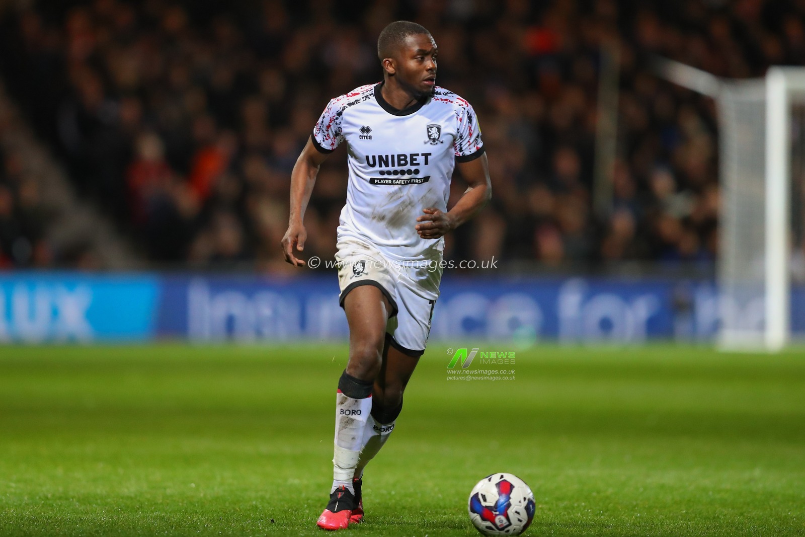 Anfernee Dijksteel #15 of Middlesbrough runs with the ball during the Sky Bet Championship match Luton Town vs Middlesbrough at Kenilworth Road, Luton, United Kingdom, 24th April 2023

(Photo by Gareth Evans/News Images)
