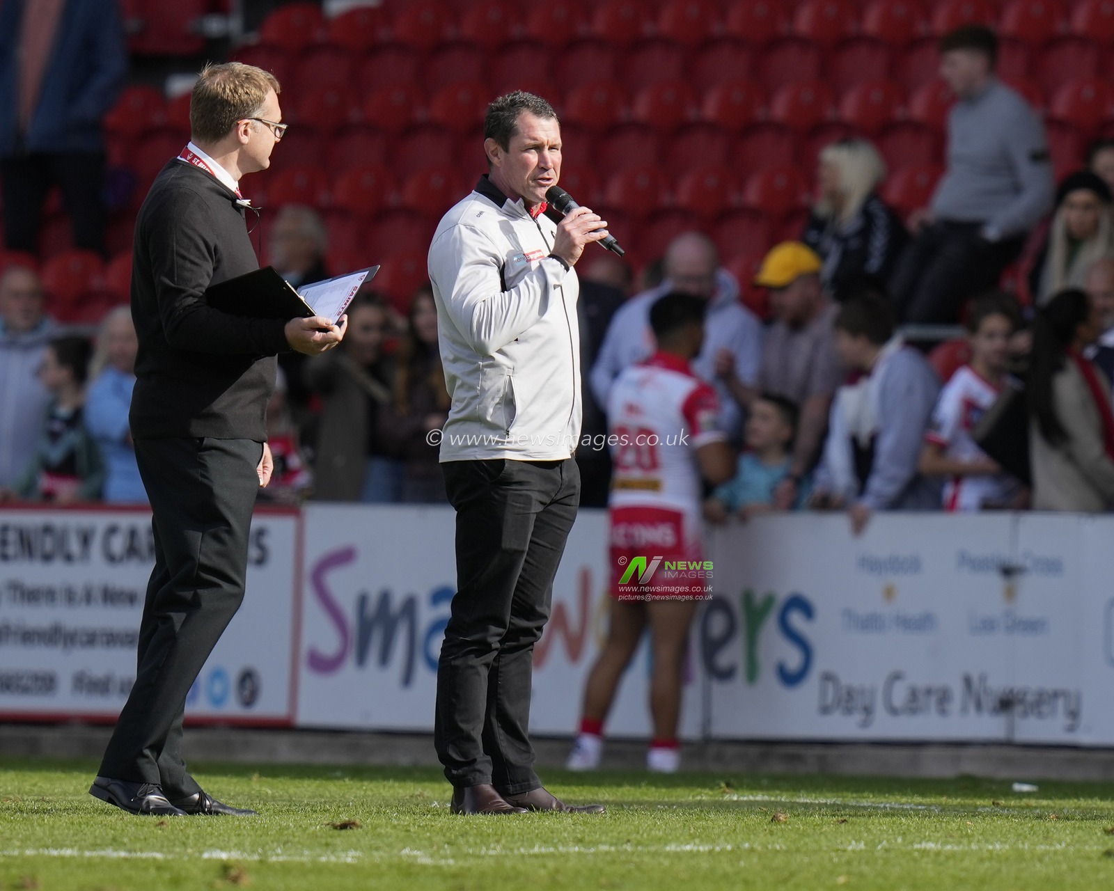 Kristian Woolf Head Coach of St Helens addresses the fan after his final game at the Totally Wicked Stadium after the Betfred Super League match St Helens vs Salford Red Devils at Totally Wicked Stadium, St Helens, United Kingdom, 17th September 2022

(Photo by Steve Flynn/News Images)