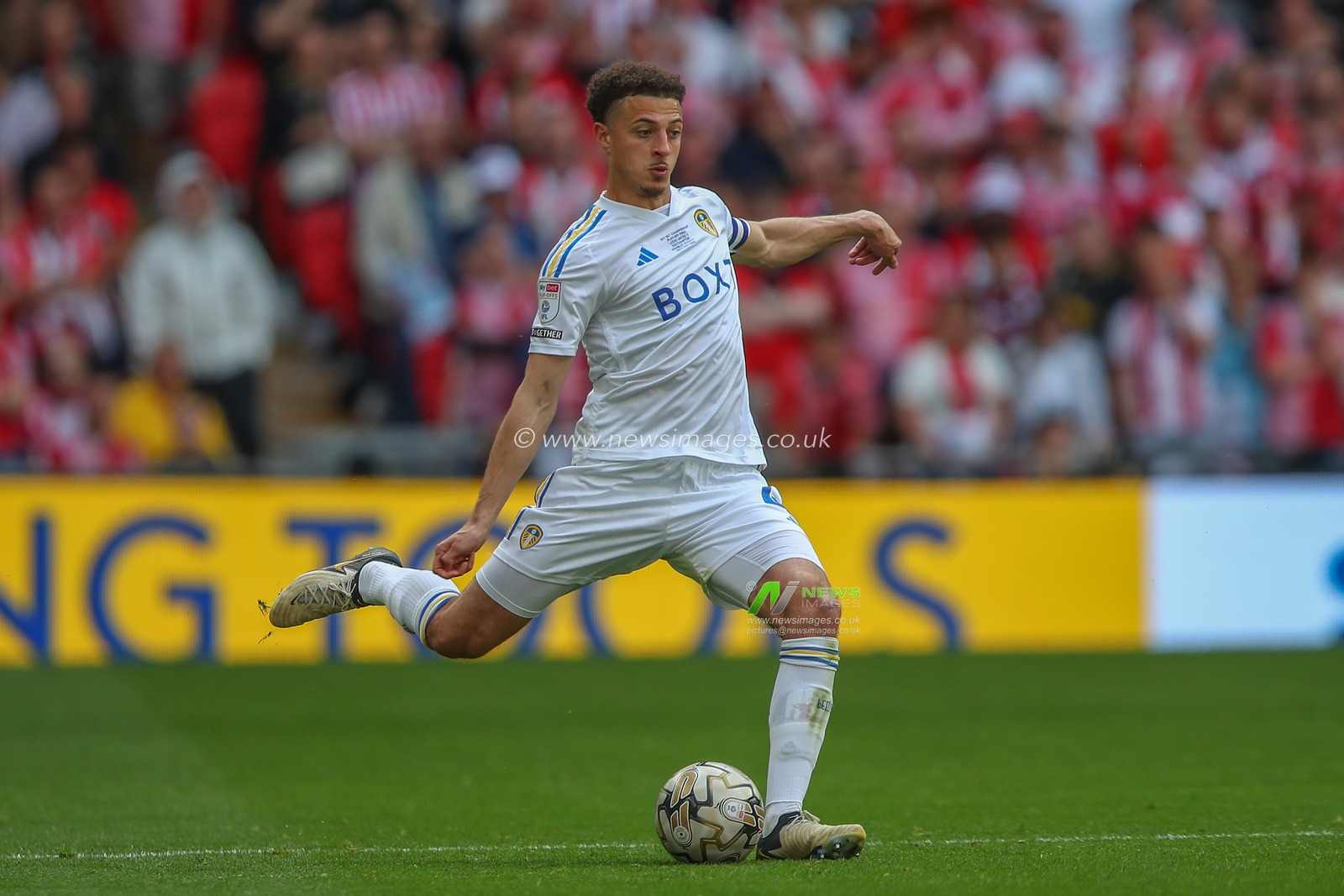 Ilia Gruev of Leeds United crosses the ball during the Sky Bet Championship Play-Off Final match Leeds United vs Southampton at Wembley Stadium, London, United Kingdom, 26th May 2024

(Photo by Gareth Evans/News Images)