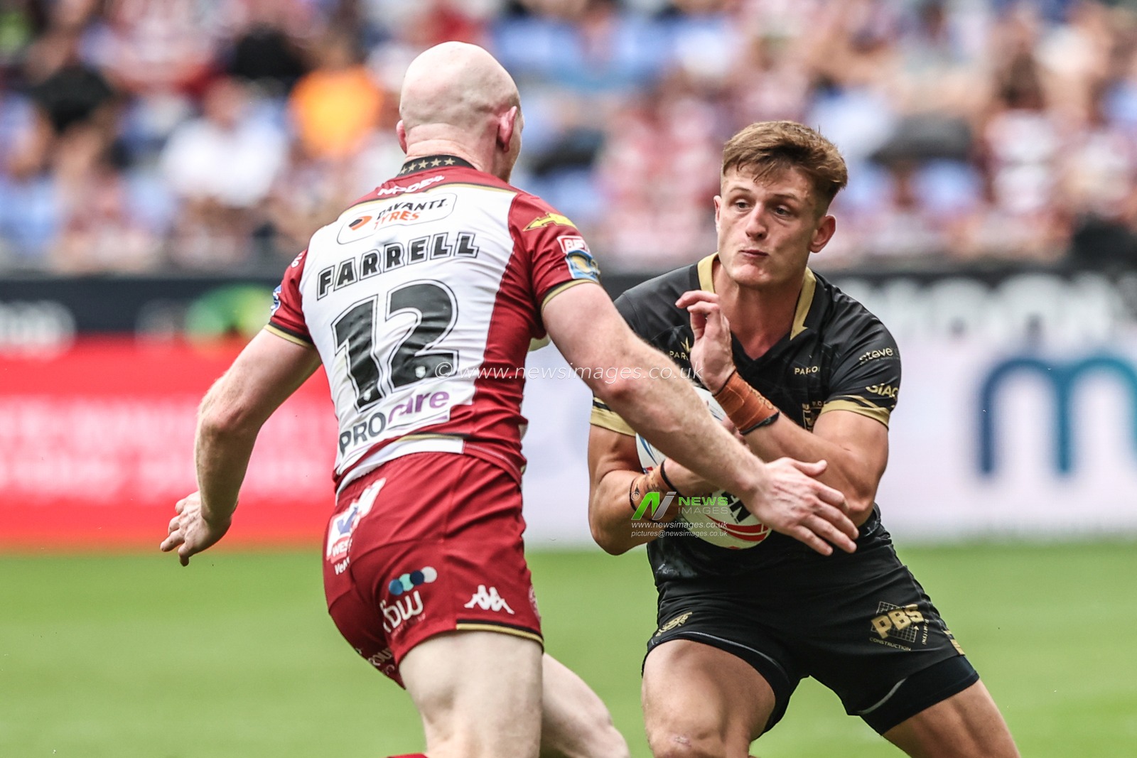 Davy Litten of Hull FC is tackled by Liam Farrell of Wigan Warriors during the Betfred Super League Round 19 match Wigan Warriors vs Hull FC at The Brick Community Stadium, Wigan, United Kingdom, 19th July 2025

(Photo by Alfie Cosgrove/News Images)