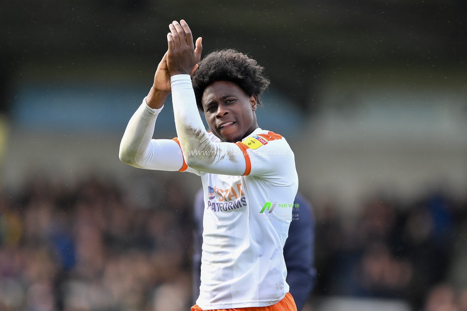 27th April 2019, Pirelli Stadium, Burton upon Trent, England; Sky Bet League One, Burton Albion vs Luton Town ; Pelly Ruddock (17) of Luton Town applauds the Luton supporters


Credit: Jon Hobley/News Images

English Football League images are subject to DataCo Licence