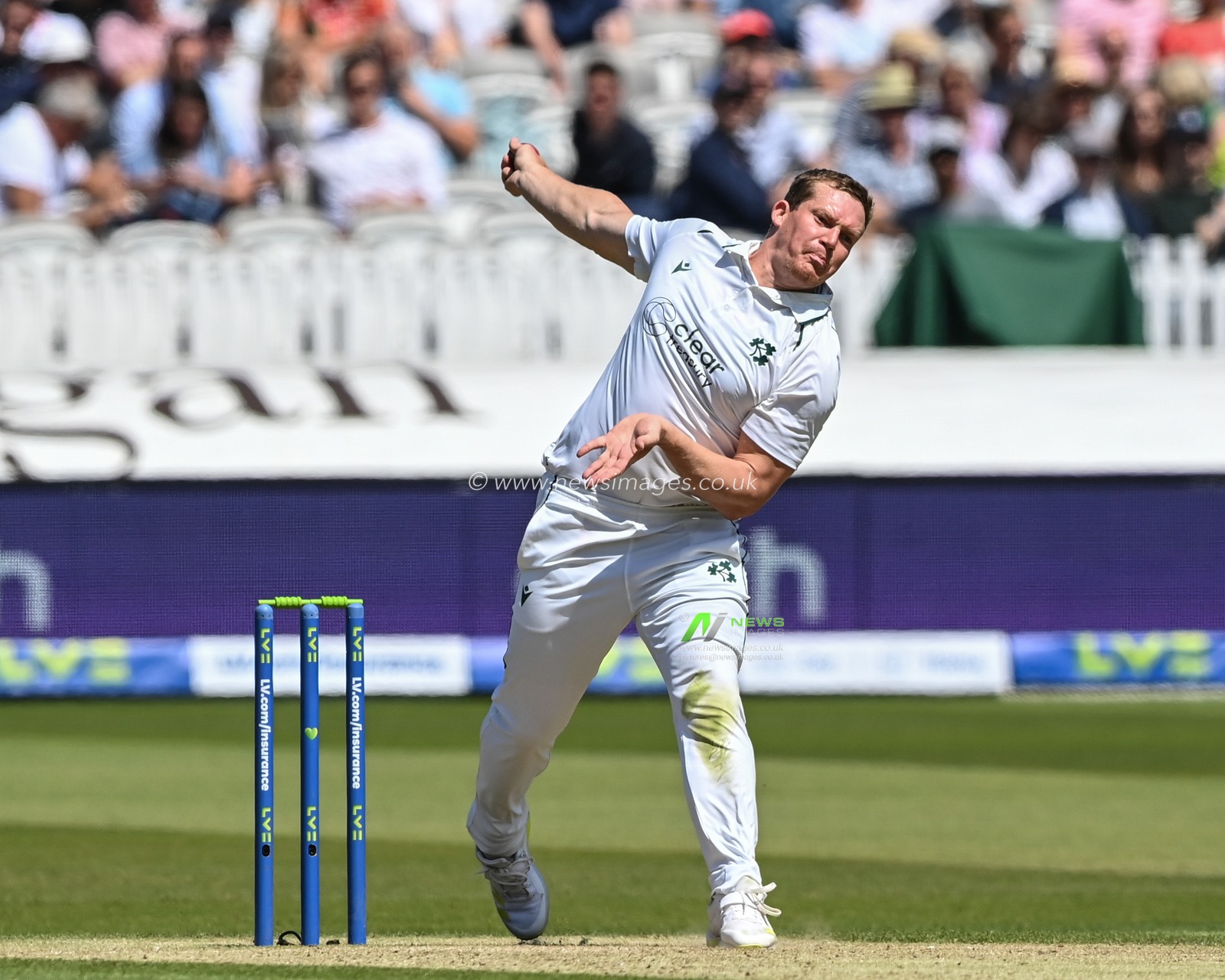 Graham Hume of Ireland bowls Ben Duckett of England during the LV= Insurance Test match Day 2 England vs Ireland at Lords, London, United Kingdom, 2nd June 2023

(Photo by Craig Thomas/News Images)