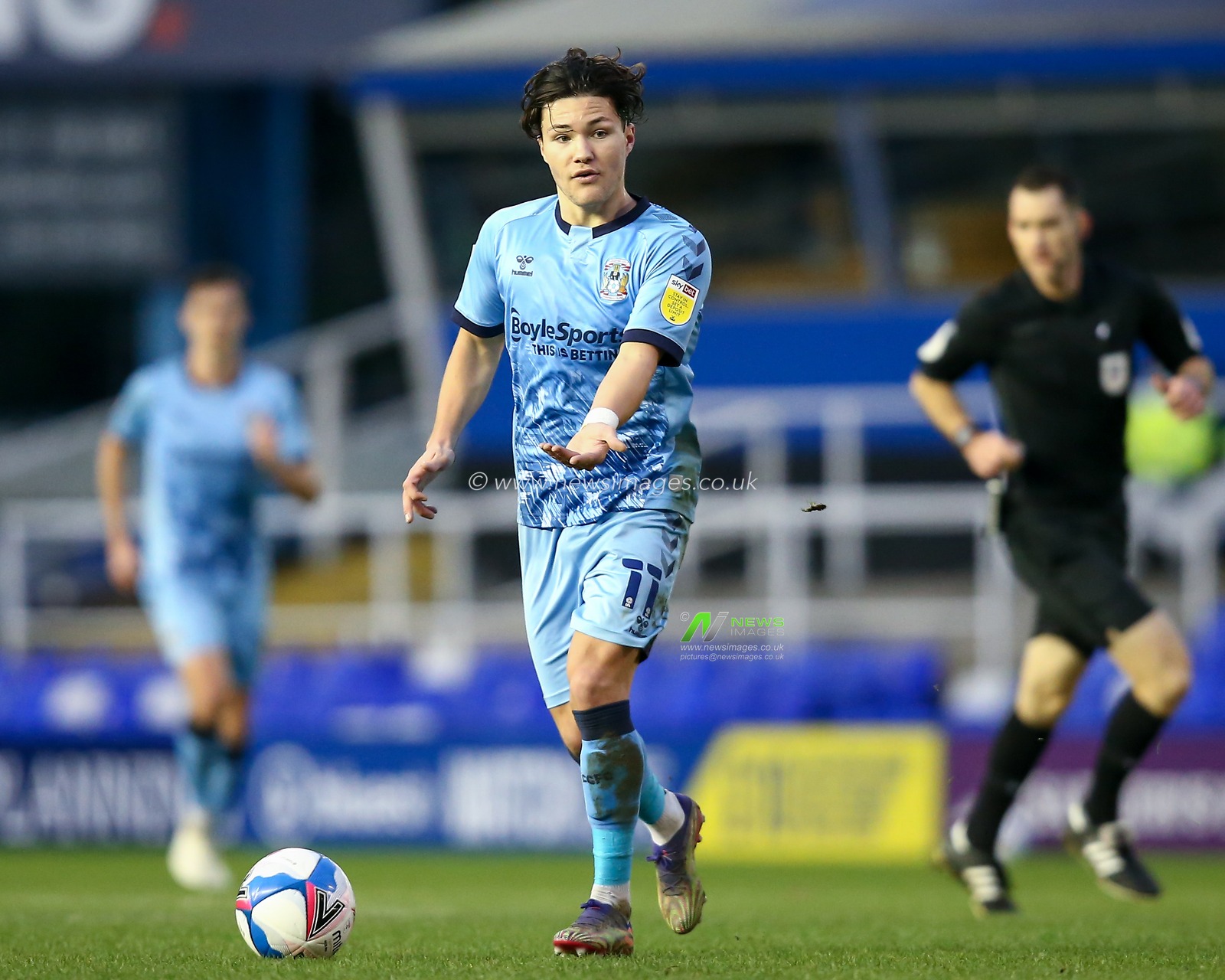 Callum OHare #11 of Coventry City dribbles the ball