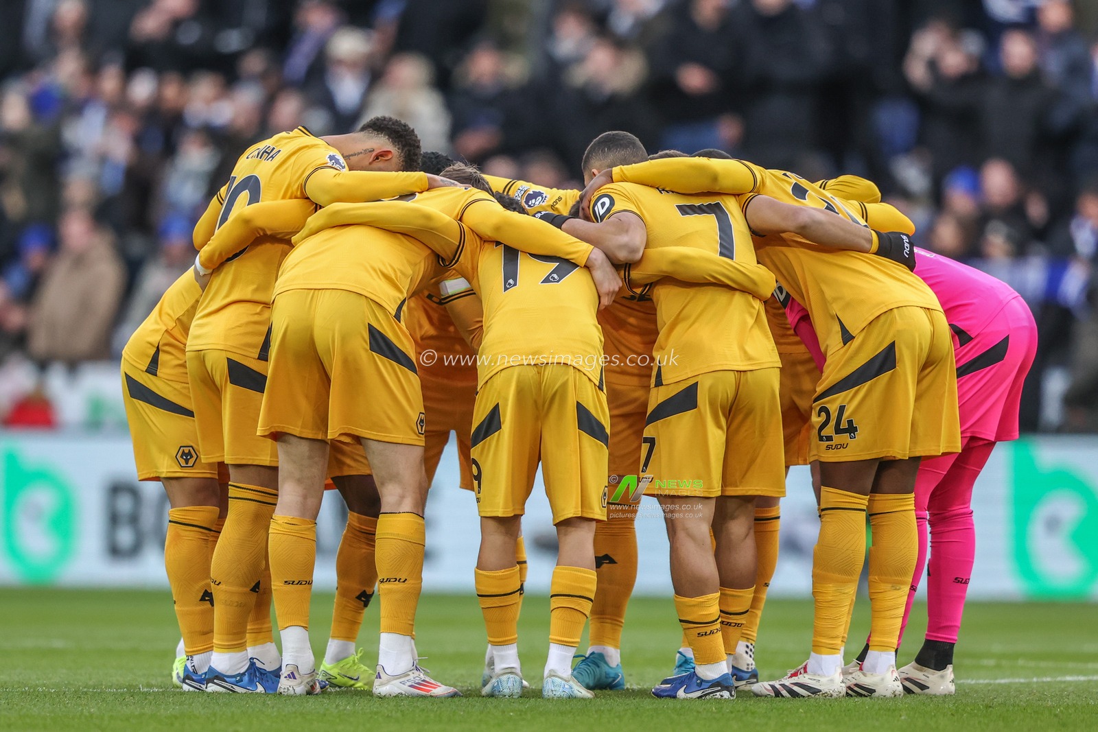 Wolves have a group huddle before the game during the Premier League match Leicester City vs Wolverhampton Wanderers at King Power Stadium, Leicester, United Kingdom, 22nd December 2024

(Photo by Alfie Cosgrove/News Images)