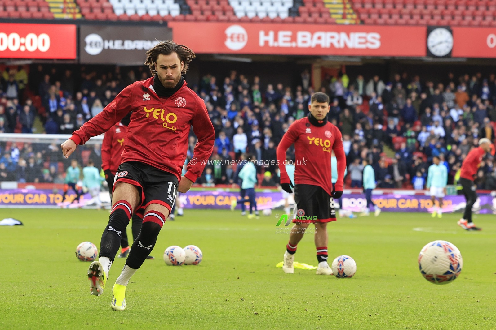 Ben Brereton Diaz of Sheffield United during the warm up ahead of the Emirates FA Cup Fourth Round match Sheffield United vs Brighton and Hove Albion at Bramall Lane, Sheffield, United Kingdom, 27th January 2024

(Photo by Conor Molloy/News Images)