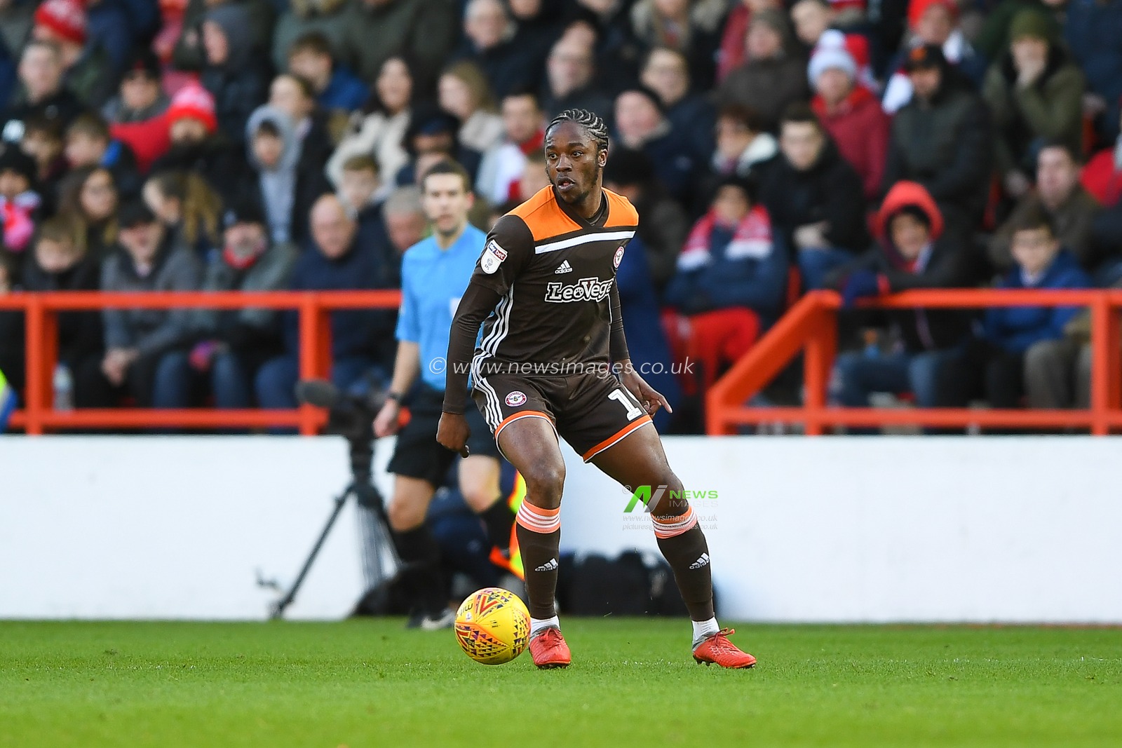 9th February 2019, City Ground, Nottingham, England ; Sky Bet Championship, Nottingham Forest v Brentford : Romaine Sawyers (19) of Brentford 

Credit: Jon Hobley/News Images

English Football League images are subject to DataCo Licence