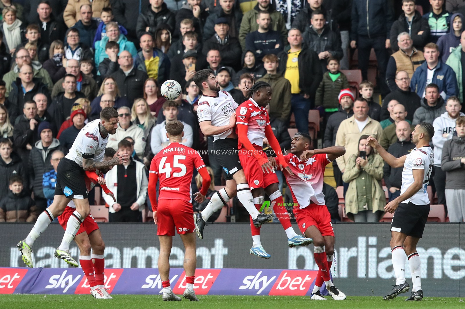 Sonny Bradley of Derby County scores to make it 0-1 during the Sky Bet League 1 match Barnsley vs Derby County at Oakwell, Barnsley, United Kingdom, 24th February 2024

(Photo by Alfie Cosgrove/News Images)