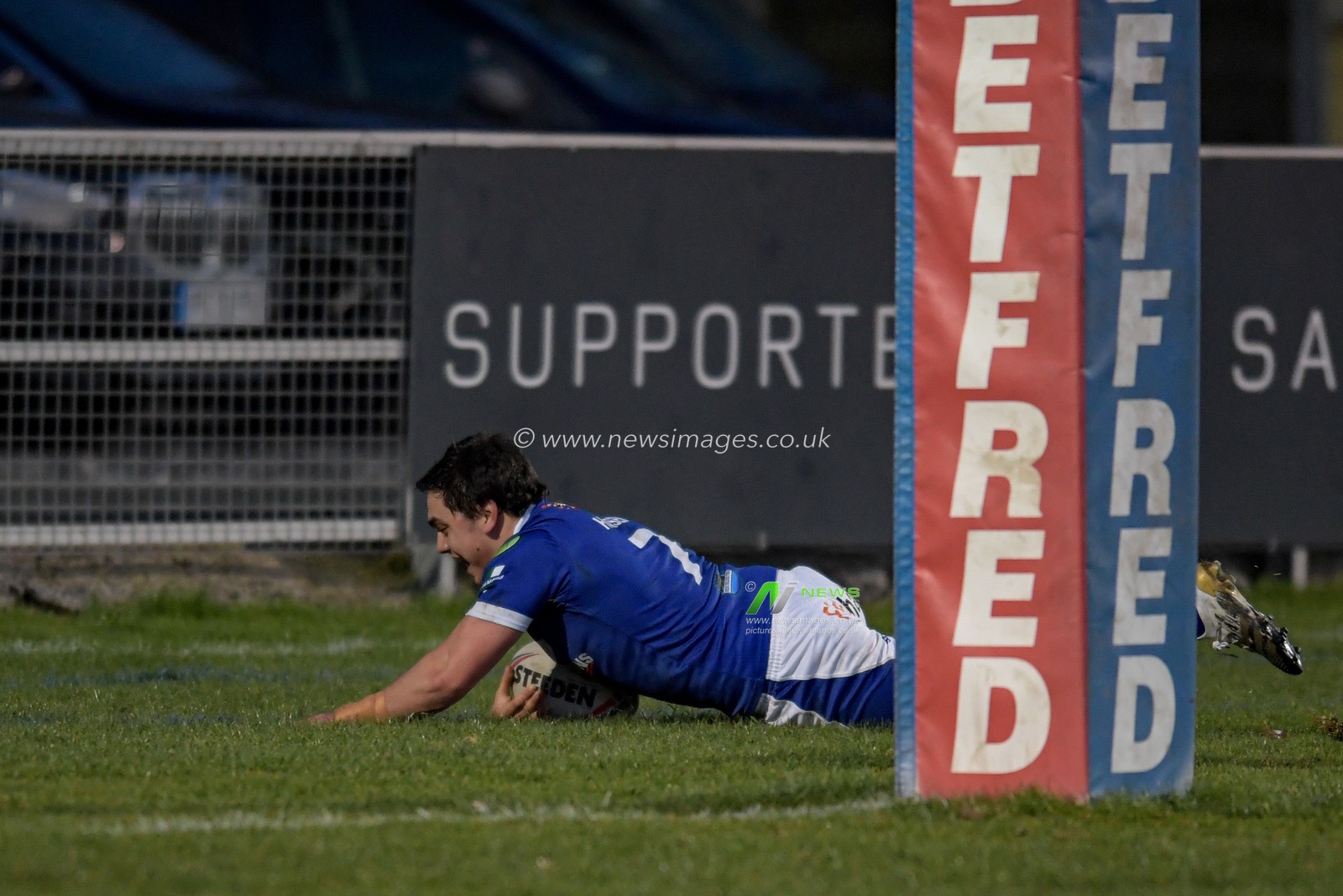 Jack Hansen (7) of Swinton Lions goes over for a try to make it 20-6