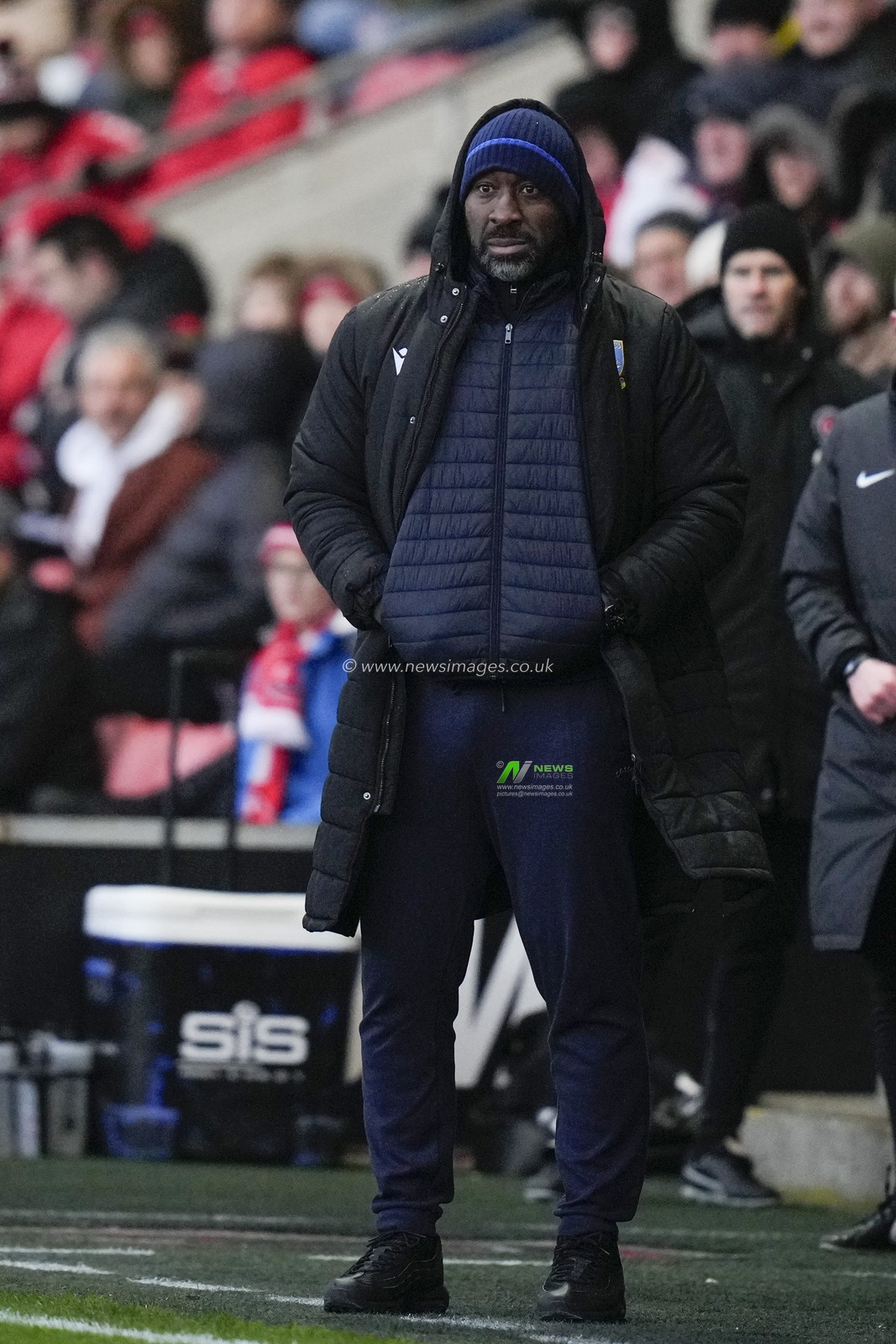 Darren Moore Manager of Sheffield Wednesday shouts instructions during the Sky Bet League 1 match Fleetwood Town vs Sheffield Wednesday at Highbury Stadium, Fleetwood, United Kingdom, 26th December 2022

(Photo by Steve Flynn/News Images)