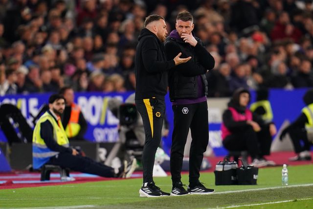 Rob Edwards manager of Wolverhampton Wanderers and his assistant during the Premier League match West Ham United vs Wolverhampton Wanderers at London Stadium, London, United Kingdom on 10 April 2026

(Photo by Harvey Murphy/News Images)