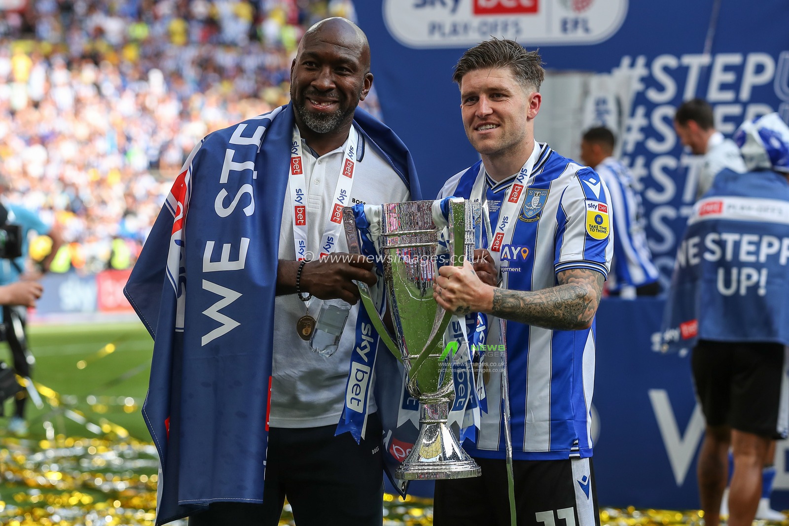 Josh Windass #11 of Sheffield Wednesday & Darren Moore manager of Sheffield Wednesday with the play off trophy after the Sky Bet League 1 Play-off Final match Barnsley vs Sheffield Wednesday at Wembley Stadium, London, United Kingdom, 29th May 2023

(Photo by Gareth Evans/News Images)