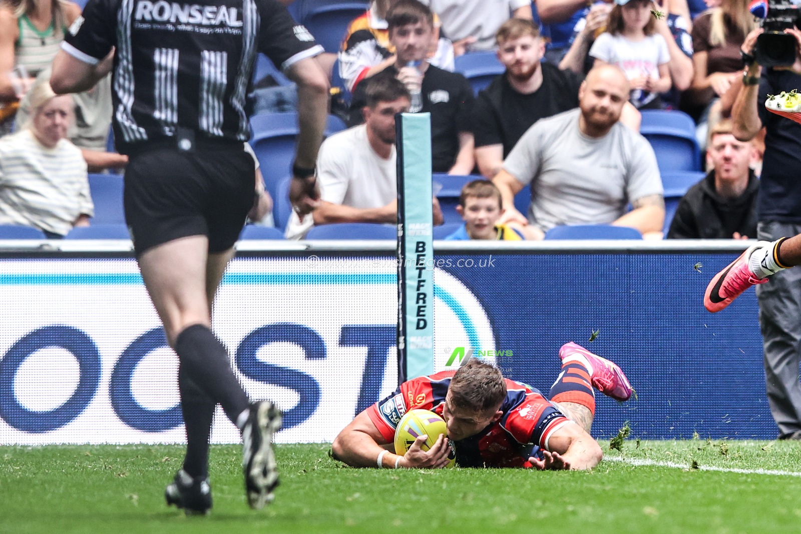 Cameron Scott of Wakefield Trinity goes over for a try during the Betfred Super League Magic Weekend match Wakefield Trinity vs Castleford Tigers at Hill Dickinson Stadium, Liverpool, United Kingdom on 05 July 2026

(Photo by Alfie Cosgrove/News Images)