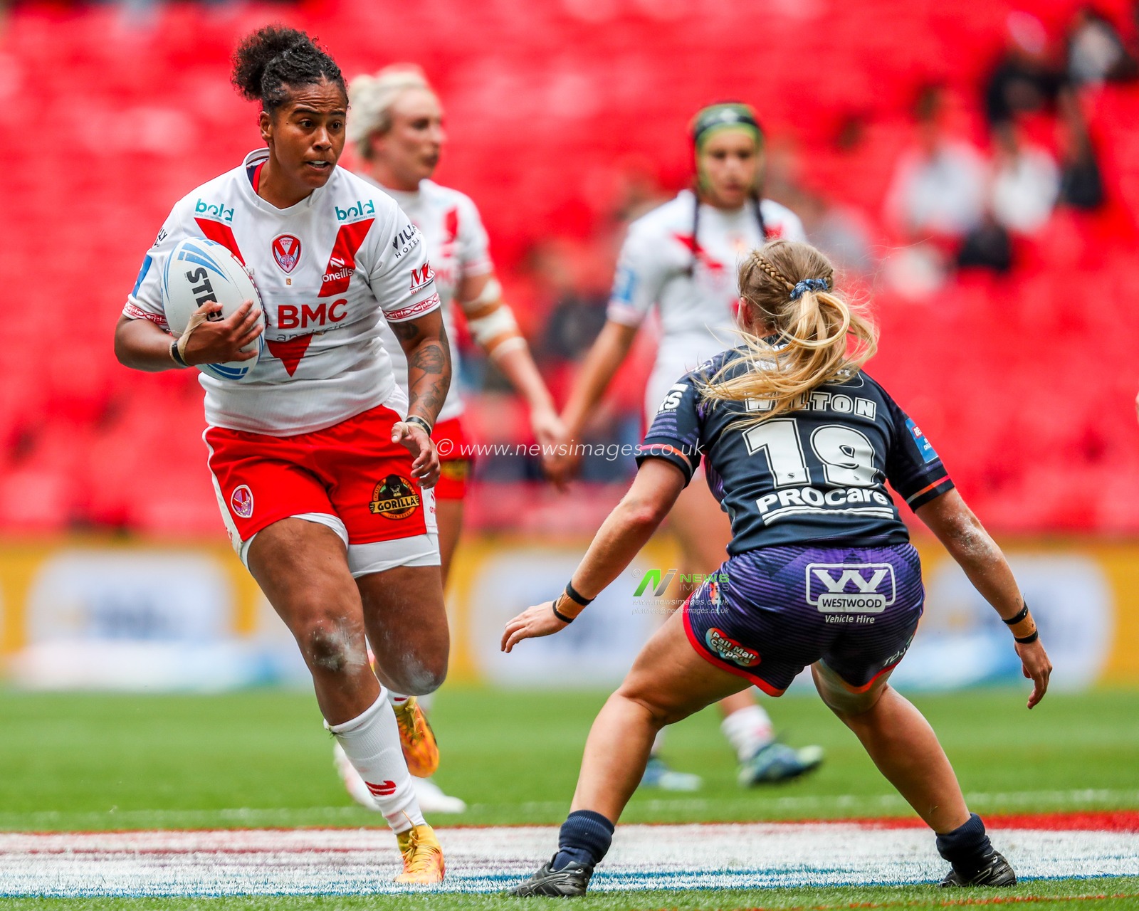 Chantelle Crowl of St Helens runs with the ball during the Betfred Women's Challenge Cup Final St Helens vs Wigan Warriors at Wembley Stadium, London, United Kingdom, 7th June 2025

(Photo by Izzy Poles/News Images)